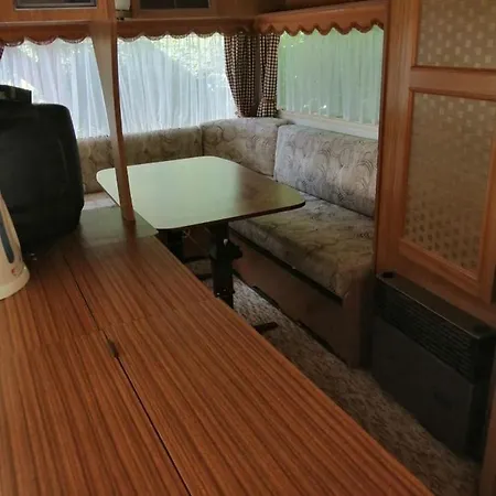 Przyczepy Campingowe U Eweliny * 鲁斯诺沃