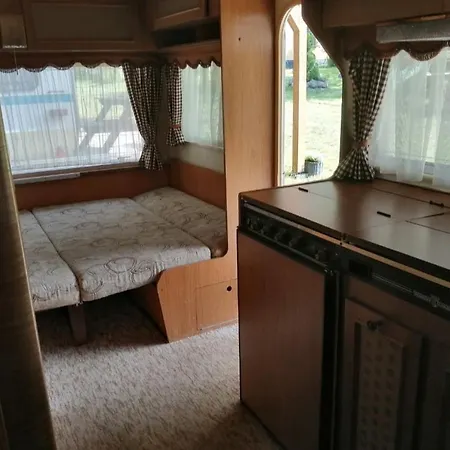 Przyczepy Campingowe U Eweliny 公寓 鲁斯诺沃