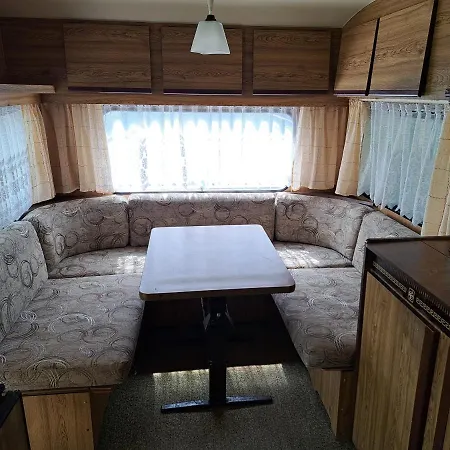 Przyczepy Campingowe U Eweliny * 鲁斯诺沃